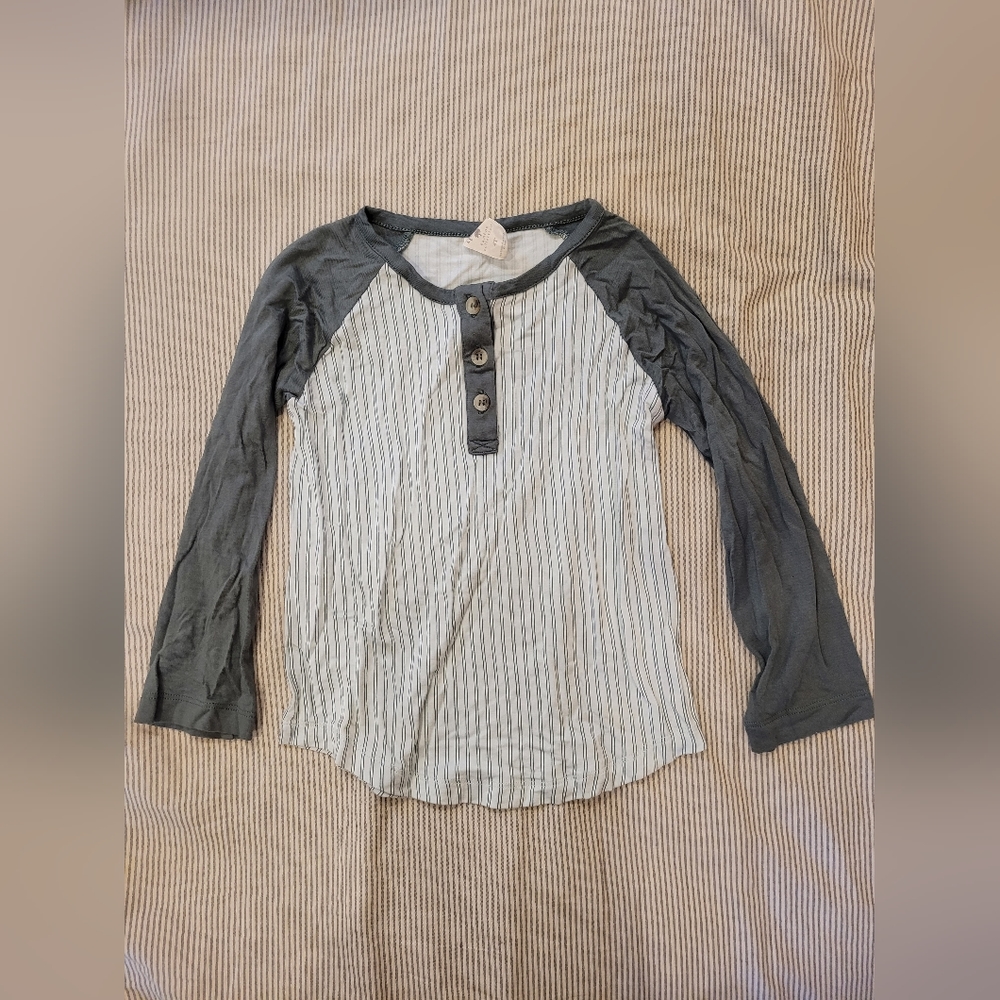 🛑SOLD🛑Quinn henley, 4T